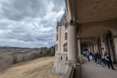 Outside porch area to view the scenery