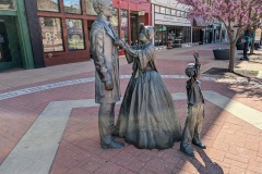 Sweet sculpture of Lincoln and family